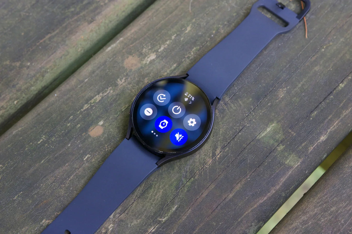 Watch6 40mm Bluetooth Smartwatch – Fitness Tracker with Personalized Heart Rate Zones, Advanced Sleep Coaching, Always-On Heart Monitor, BIA Sensor, Wellness Insights, Large Display, IMPORTED + FREE AIRPODS